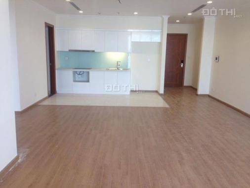 Cho thuê căn hộ chung cư R2 Royal City, Thanh Xuân, 90m2. 2 PN sáng, nội thất cơ bản, view bể bơi