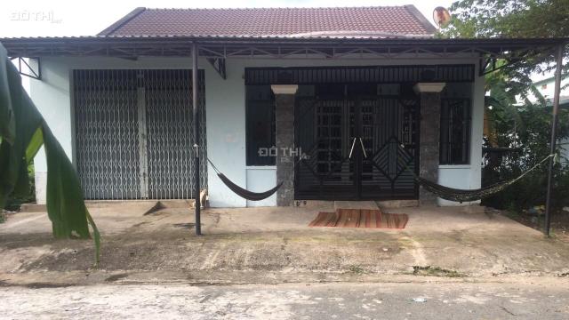 Cần bán căn nhà cấp 4, DT 125m2, giá 1.5 tỷ, đường Thanh Niên, xã Phạm Văn Hai, huyện Bình Chánh