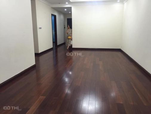 Cho thuê căn hộ chung cư Royal City, Thanh Xuân, 3 PN sáng. Nội thất cơ bản, giá 21 tr/tháng