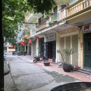 Bán nhà cũ ô tô vào nhà, Nguyễn Cơ Thạch, Nam Từ Liêm, DT 50m2 x 3T giá 5.7 tỷ