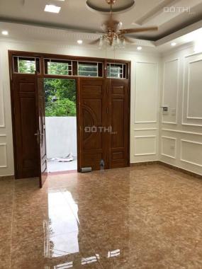 Bán nhà 4 tầng mới xây dựng tại Xóm Lò, Thượng Thanh. DT: 33m2, giá: 2,4 tỷ