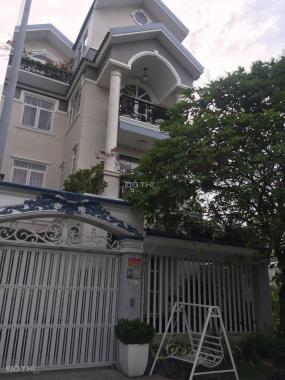 Cho thuê villa gần sông Sài Gòn 6 phòng - 7 WC - sân xe hơi - đủ nội thất - giá 45 triệu/tháng