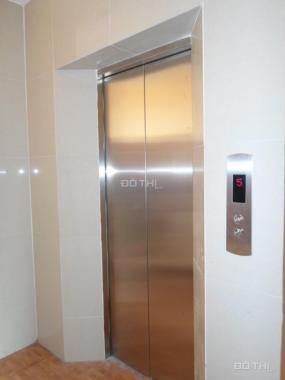 Cho thuê căn hộ chung cư mini nằm trong khu 1000m2, cầu thang máy: Kim Mã, Đào Tấn, diện tích 28m2
