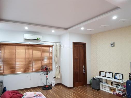 Cần bán gấp căn nhà nằm trong khu vực Chùa Láng, giá 4.1 tỷ. LH 0365087780