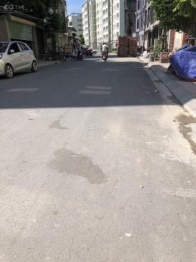 Bán đất mặt đường ở phố Việt Hưng - kinh doanh tốt - Giá bán chỉ 2,7 tỷ - sổ đỏ chính chủ