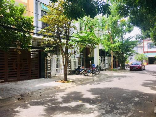 Bán 100m2 đất ở đối diện công viên và chung cư lớn đầu đường Phong Bắc 6, giá rẻ cho anh chị mua ở