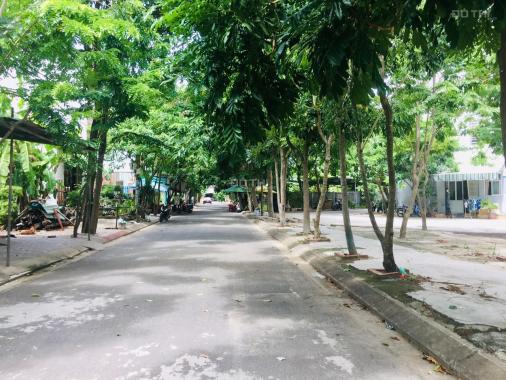 Bán 100m2 đất ở đối diện công viên và chung cư lớn đầu đường Phong Bắc 6, giá rẻ cho anh chị mua ở
