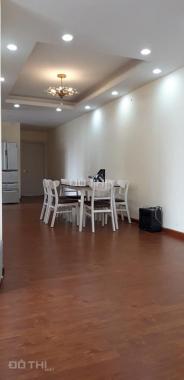 Bán căn hộ chung cư Mạc Thái Tổ, Yên Hòa, Cầu Giấy. DT 130m2, full nội thất đẹp, giá 28 tr/m2