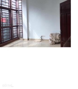 Cho thuê biệt thự ở Lạc Long Quân 180m2 x 4 tầng cho người nước ngoài, VP