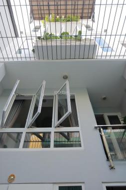 Nhà đẹp đường Bùi Thị Xuân, Quận 1, gần mặt tiền đường, tặng full nội thất cao cấp