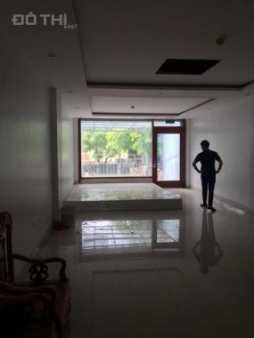Cho thuê tòa nhà mới ở xây ở Nguyễn Hoàng Tôn 122m2 x 6,5 tầng, làm căn hộ dịch vụ cho NN