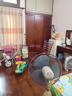 Bán nhà ở phố Nguyên Hồng, Đống Đa, 58m2, 5 tầng, có gara ôtô, giá 14 tỷ. LH 0945818836