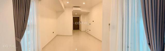 Cho thuê căn hộ văn phòng tại Saigon Royal, có 1 phòng riêng, giá 14 triệu/tháng