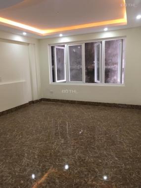 Bán nhà xây mới giá rẻ Hữu Hòa, view hồ cực thoáng, 30m2, 5 tầng, đủ nội thất, ô tô đỗ gần cổng