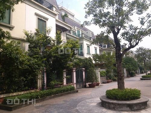Gia đình cần bán biệt thự Hapulico Nguyễn Huy Tưởng. DT 240 m2, 3 tầng, MT 16 m, giá 39 tỷ