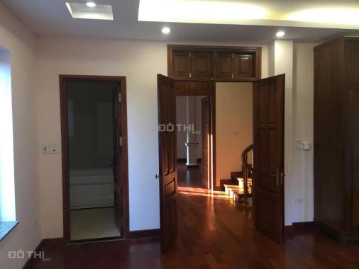 Cho thuê biệt thự nhà đẹp, đồ cơ bản, giá rẻ tại BT03 KĐT Việt Hưng, Long Biên. DT 250m2, 20 tr/th