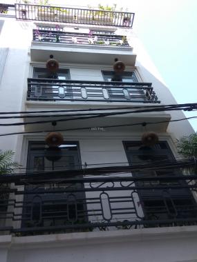 Tin mới! Bán nhà Cát Linh, 45m2, 5 tầng, MT 4m, gần phố, KD online, giá rẻ bất ngờ