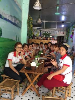 Sang nhượng quán giải khát tại 88 Tả Thanh Oai, đối diện nhiều trường học