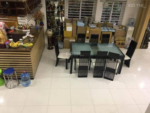 Bán nhà mặt ngõ 73 Nguyên Hồng 90m2, 4T kiểu biệt thự rất đẹp, giếng trời thông thoáng 18 tỷ có sân