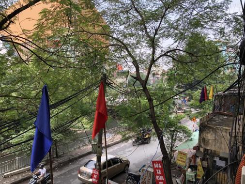 Cần bán căn hộ tập thể nhà B15 đầu phố Đông Tác, đối diện Vincom Phạm Ngọc Thạch, 2PN, 1.35 tỷ