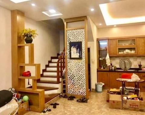 Siêu hiếm! Nhà Nguyễn Đình Thi, 28m2, lô góc, KD, đường ô tô, chỉ 2.5 tỷ, bán gấp