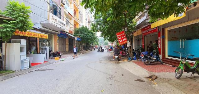 Nhà Trần Phú, ngay Tố Hữu, ngõ to 3 ô tô tránh, ngay sát phố, khu kinh doanh, buôn bán, có vỉa hè