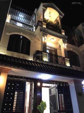 Cần bán nhà đẹp, hiếm DTSD 131,6m2 ở Nguyễn Hữu Lầu, quận 7, full NT, đồ cao cấp. LH 0974362472