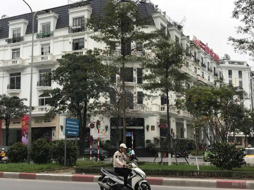 Bán nhà đất mặt phố Đặng Văn Ngữ, 140m2 x 3T, giá 45 tỷ, đường trước nhà 40m