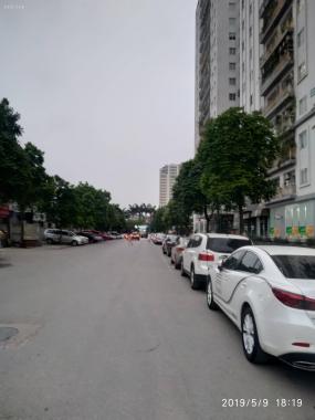 Bán nhà đất mặt phố Đặng Văn Ngữ, 140m2 x 3T, giá 45 tỷ, đường trước nhà 40m