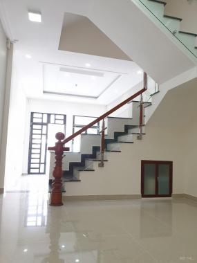 Kẹt tiền bán gấp căn nhà ngay Phạm Văn Đồng, đường ô tô, 78m2, 1 trệt, 2 lầu, SH riêng