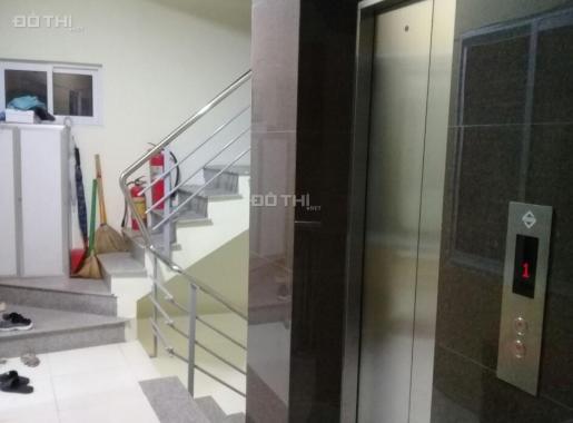 Cho thuê căn hộ 32m2, Kim Mã - Núi Trúc, ô tô đỗ cửa, thang máy, tiện nghi điều hòa và nóng lạnh