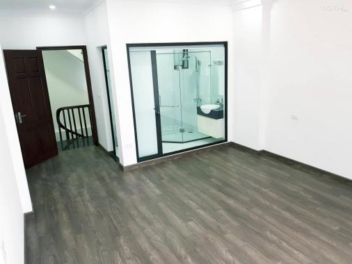 Bán nhà Bồ Đề ngõ ô tô vào cách đê Lâm Du 15m, DT 43m2, MT 4,4m. LH 0974529236