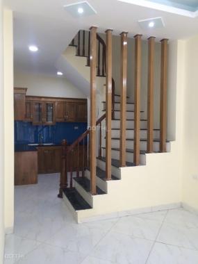 Bán nhà 5T * 33m2, 3PN, ô tô đỗ cách 20m tại phố Triều Khúc, Thanh Xuân. Giá 2,55 tỷ, LH 0898982846