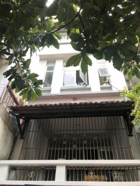 Nhà cần bán diện tích đẹp 4x15m, nhà kiên cố nằm ở MTNB đường Số 3, P. 10, Tân Bình