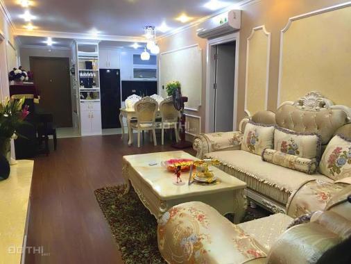 Thuê ở ngay Royal City 3PN full đồ cao cấp view bể bơi xanh mát chỉ 18 tr/tháng, 037.204.2261