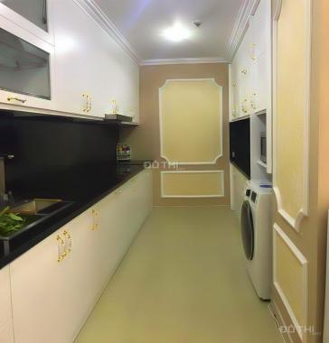 Thuê ở ngay Royal City 3PN full đồ cao cấp view bể bơi xanh mát chỉ 18 tr/tháng, 037.204.2261