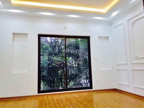 Bán nhà đẹp mới hoàn thiện ngõ 690 Nguyễn Văn Cừ, Gia Thụy, 32.5m2, 4,5 tầng, ngõ 2,3m, 3,15 tỷ