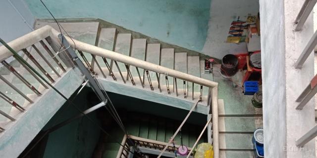 Cho thuê căn hộ lầu 3 70m2 mới sơn sửa có 3PN, 2WC tại 222G Trần Hưng Đạo, P11, Q5