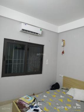 Cho thuê chung cư mini đầu ngõ 81 Trung Kính, Cầu Giấy, DT 20m2, có giường tủ, điều hòa, nóng lạnh