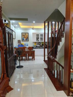 Nhà Hồ Đền Lừ, 43m2, 4 tầng, ở luôn, ô tô 30m, giá 2.7 tỷ thương lượng, LH: 0942216262