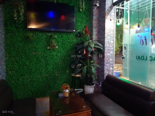 Sang nhượng quán cafe bóng đá karaoke DT 60 m2 ba mặt tiền 4 m + 4 m + 10 m vỉa hè rộng phố Lê Lai