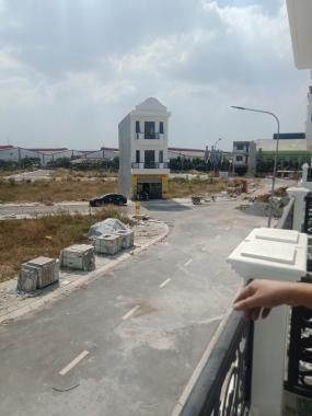 Chính chủ cần bán gấp nhà mới xây 1 trệt, 2 lầu tại TX Thuận An, tỉnh Bình Dương, LH 0834 092 239