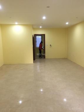 Cho thuê nhà ngõ ô tô đỗ cửa tại Nguyên Hồng. DT: 55 m2 * 5 tầng, thông sàn, MT: 10m