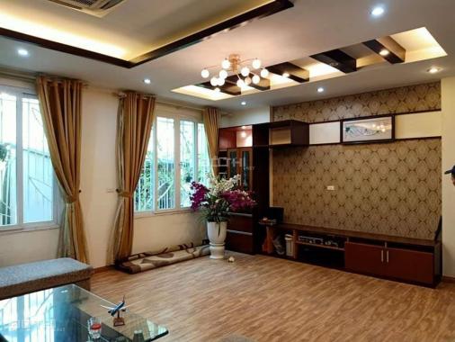 Bán nhà phố Cát Linh, Đống Đa, 65m2, ô tô đỗ cửa, kinh doanh, giá 8.6 tỷ