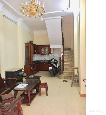Cho thuê nhà riêng ngõ 16 Trần Quốc Hoàn, 4 tầng ở và bán hàng online, vp công ty