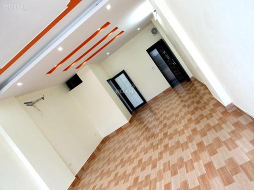 Bán gấp nhà Trường Chinh, vị trí thoáng sổ đỏ chính chủ 30m2, giá nhỉnh 2,75 tỷ, LH: 0375712510