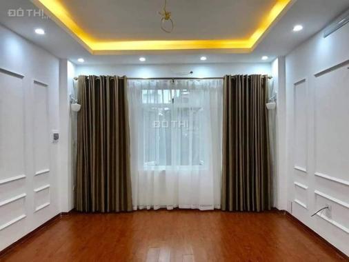 Hàng hiếm, bán gấp nhà 5T phố Nguyễn Lân giá rẻ bất ngờ, S = 35m2, ngõ rộng 4m, 50m ra ô tô tránh