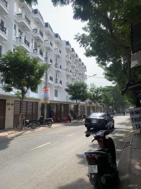 Bán nhà phố cao cấp đường Lê Thị Riêng, DT 72m2, xây dựng 3 lầu, sân xe hơi. LH 0907.22.88.29