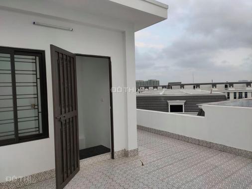 Nhà đẹp lô góc, ô tô Thạch Bàn, 39m2, MT 5m, 5 tầng, 2,3 tỷ. LH: 0971320468