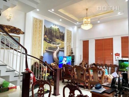 Bán gấp nhà 2 mặt tiền Huỳnh Tấn Phát, Tân Phú, Quận 7, DT 9*15m, giá 11 tỷ